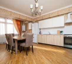 Люкс 3-х комнатный с кухней и балконом 4-х местный в Жемчуг