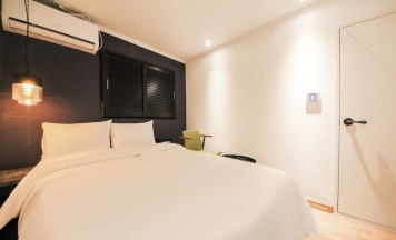 Двухместный номер Standard с красивым видом из окна двуспальная кровать в Hotel WO in Chungjeongro