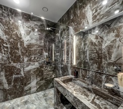 4-местная комната делюкс с балконом в Дворец Солнца