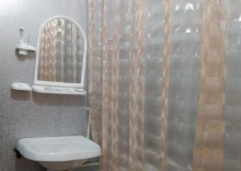 Кровать в 4-местном общем женском номере в Сибпромстрой