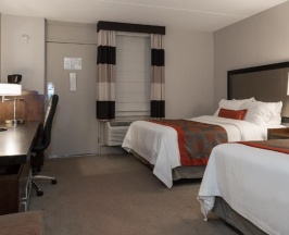 Двухместный номер Standard с видом на бассейн 2 отдельные кровати в Ramada by Wyndham Boston
