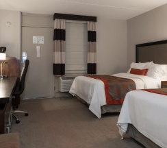 Двухместный номер Standard с видом на бассейн 2 отдельные кровати в Ramada by Wyndham Boston