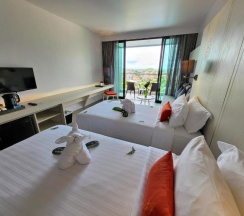 Двухместный номер Superior с видом на море двуспальная кровать в The Yama Hotel Phuket