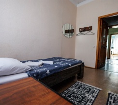 Общий номер на 2 гостей. раздельные кровати в Dom hostel