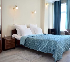 №1. Семейный номер с двуспальной кроватью, диваном и видом на Байкал в Прибой