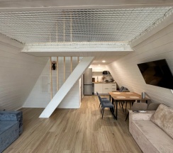 Шестиместный коттедж с красивым видом из окна в Rassvet House Togliatti