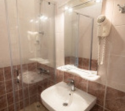 Улучшенный номер с джакузи в East-West