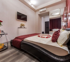 Двухместный номер Wedding Comfort with Jacuzzi двуспальная кровать в Алекс