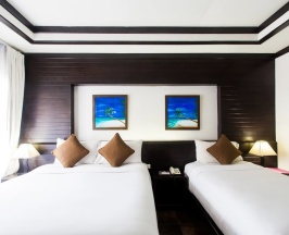 Двухместное бунгало с видом на бассейн двуспальная кровать в Chaweng Cove Beach Resort