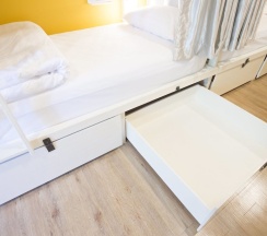 Кровать в общем номере в Bharani Hostel