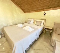 Двухместный номер Superior с балконом и с частичным видом на море двуспальная кровать в Green line