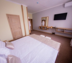 Двухместный номер Superior с балконом двуспальная кровать в AS Inn Hotel