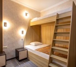 Четырехместный бюджет в Golden Kids