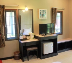 Двухместное бунгало Air-Con с видом на сад двуспальная кровать в Kaibae Beach Resort