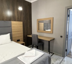 Коттедж с 3 комнатами с балконом и с красивым видом из окна в Borville