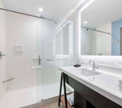 Двухместный номер Standard двуспальная кровать в Cambria Hotel Austin Downtown