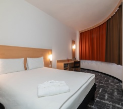 Двухместный номер Premium с видом на город двуспальная кровать в Отель Ibis Астана