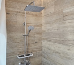 Family studio с одной большой кроватью и диваном в Leto