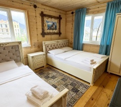Домик с тремя спальнями и кухней в Hayat Haus