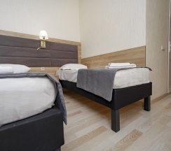 Трёхместный номер Comfort с балконом и с видом на парк в Прометей 3