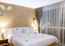 Двухместный номер Deluxe с балконом двуспальная кровать в Отель Clarion Patong Beach