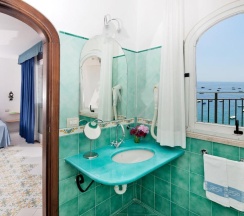 Двухместный номер Superior с видом на море двуспальная кровать в Hotel Pupetto