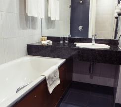 Стандарт с большой кроватью king size в Бенефит Плаза