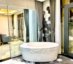 Люкс Deluxe в Golden Inn Hotel