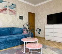 Трехкомнатные апартаменты с террасой и бассейном в Frukty Rent