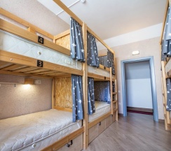 Кровать в общем номере (мужской номер) в Чердак