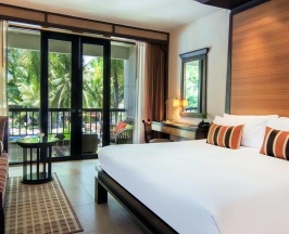 Двухместный номер Tropical Deluxe с видом на бассейн двуспальная кровать в Siam Bayshore Pattaya