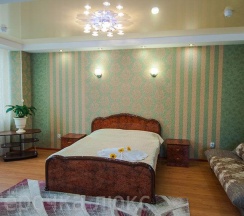 Номер полулюкс улучшенный с 1 двуспальной кроватью в Пятерочка-люкс