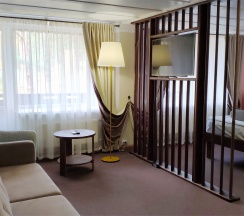 Номер "Джуниор Сюит" в Золотой пляж