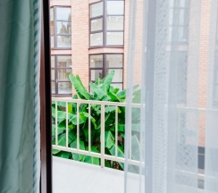 Трёхместный номер Стандарт с балконом в Dvin