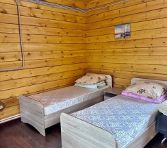 Четырёхместный номер Superior с балконом и с красивым видом из окна в Металлург