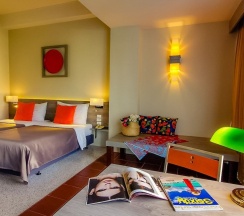 Двухместный семейный номер Deluxe с видом на горы в Sino House Phuket Hotel