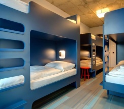 Кровать в общем номере в MEININGER Hotel Berlin East Side Gallery