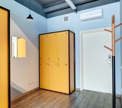 Кровать в 10-и местном общем номере повышенной комфортности в Roomy Hostel