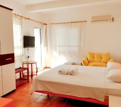 Двухместный номер Standard с видом на море двуспальная кровать в Angora Hotel
