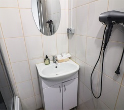 Четырехместный номер с душем №2 в Кедр Золотой