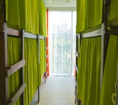Женский шестиместный номер (Верхнее) в Sunny Sochi Hostel