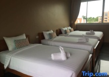 Семейный номер Standard в Feung Nakorn Balcony Rooms & Cafe