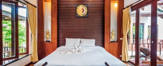 Люкс с видом на воду в Assada Boutique Hotel Kata Phuket