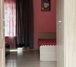 Комната стандарт с 2 односпальными и 1 двуспальной кроватью №2 в Алешкина мечта