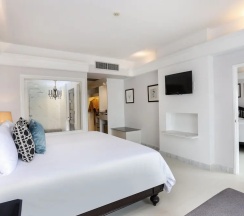 Номер Deluxe Terrace семейный Connecting с балконом в Thavorn Palm Beach Resort Phuket