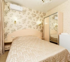 Трехместный номер Комфорт с балконом в Сюзэн