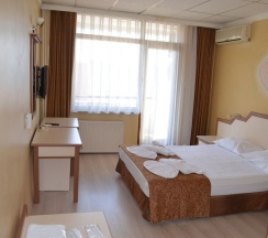 Двухместный номер Standard с балконом двуспальная кровать в Ayvalik Palas Hotel