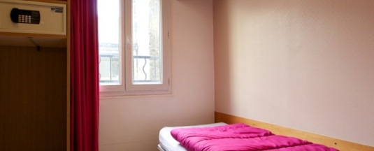Номер Standard в Bastille Hostel
