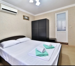 Семейный двухкомнатный номер с балконом в Черномор