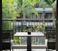 Номер с балконом и с видом на сад в Phuket Marriott Resort And Spa, Nai Yang Beach